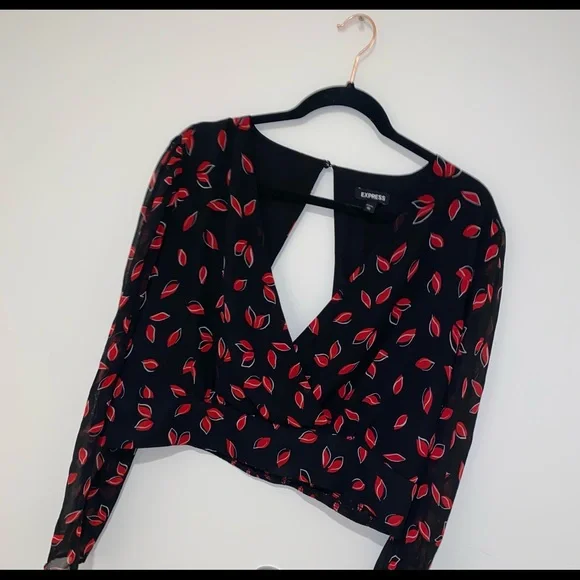 Express printed red and black blouse. - Picture 6 of 12